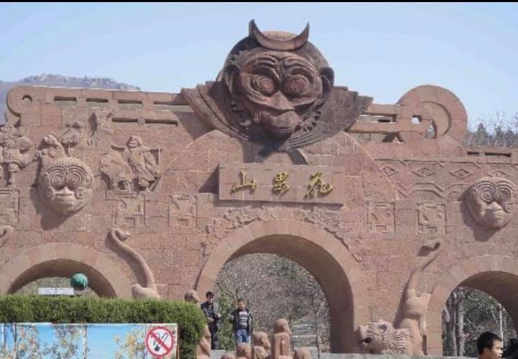 中国の古い「鼻煙壺」（花果山の「孫悟空」と群がる子猿が透かし彫り） 中国の古い「鼻煙壺」（花果山の「孫悟空」と群がる子猿が透かし